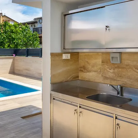 Estate 2 - Island Krk By Guide