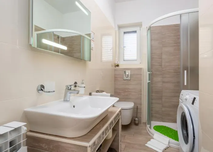 Estate 2 - Island Krk By Guide Apartman